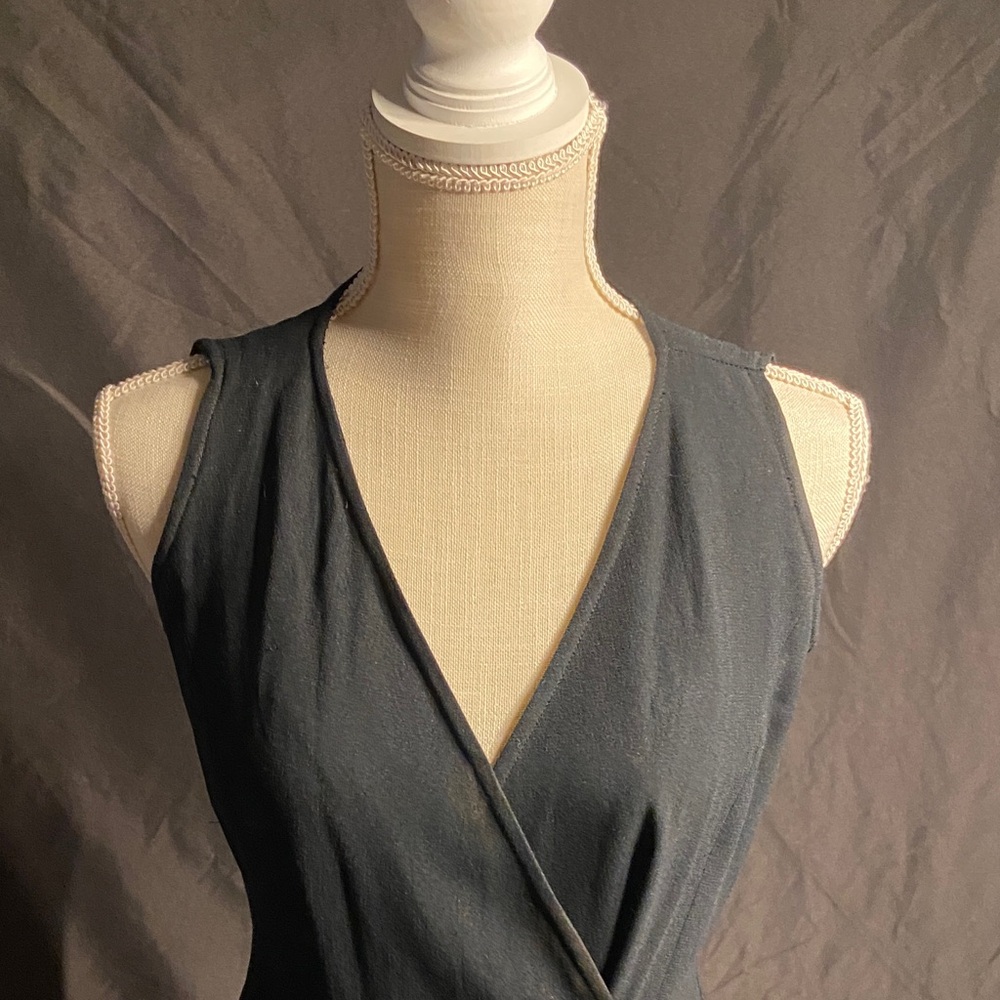 Elegant Black Wrap Midi Dress - Picture 9 of 11